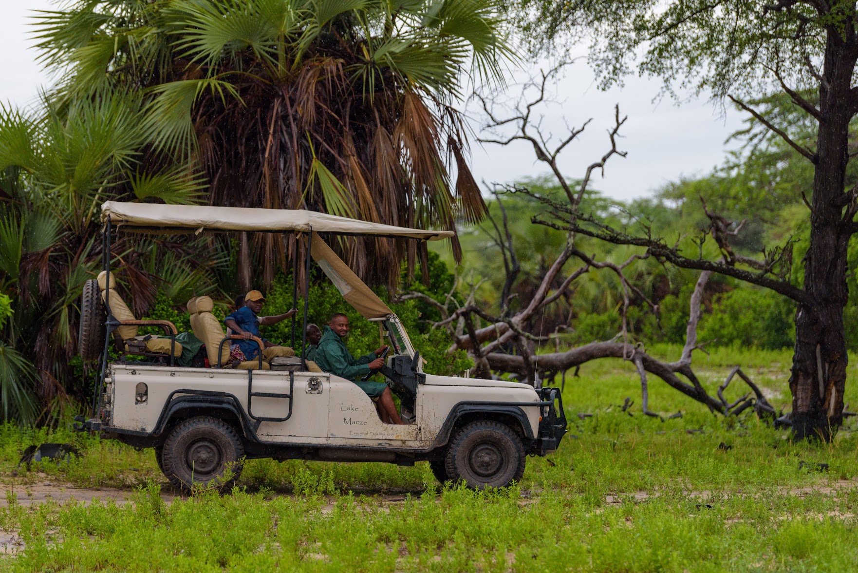 laura zanzibar safari